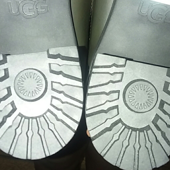 UGG WRedwood Boots - Picture 5 of 5